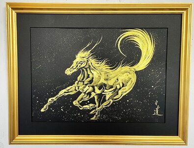 現代水墨画家 絵師白道「丙午　龍馬」黒ゴールド｜絵画 アート インテリア 手描き 一筆 龍 日本画 現代アート ハンドメイド作品 水墨画 かっこいい 作品 縁起 風水 芸術 2026年 午年 うま 馬 干支 [mt2126]