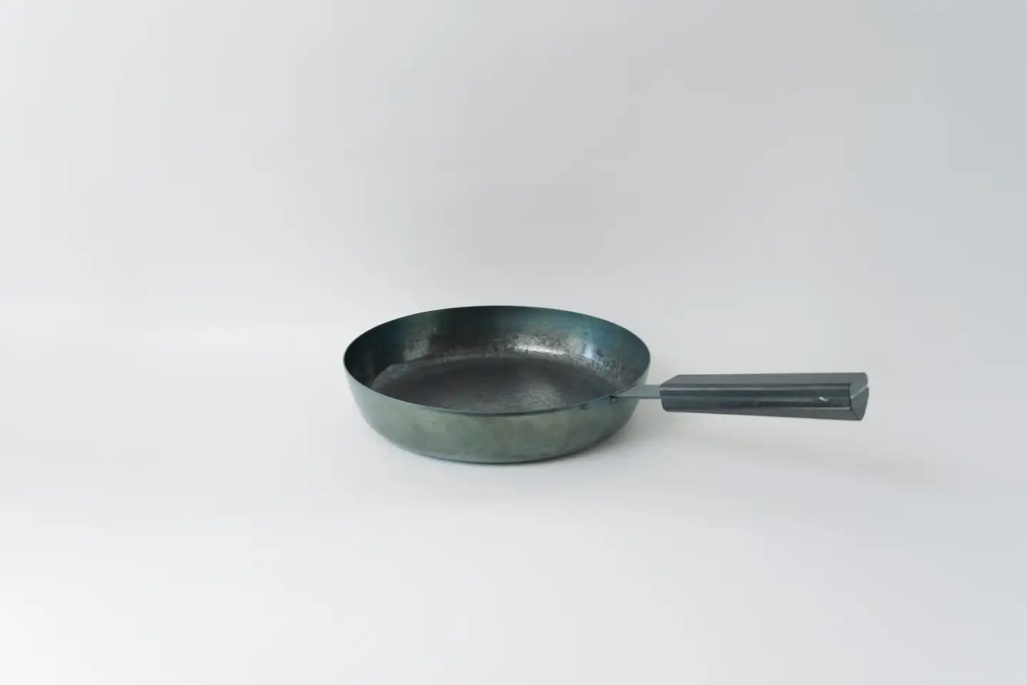 E162 フライングソーサー　鉄フライパン プレミアム 24cm