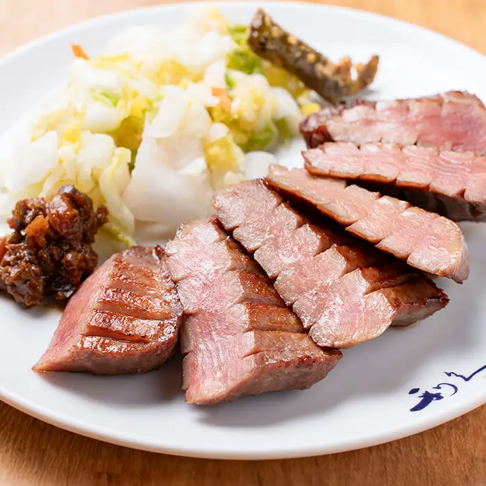 利久 牛たん 極 塩味 240g（120g×2P） 仙台 牛タン 厚切り 厚切り牛タン 牛肉 焼き肉 塩味 宮城 小分け タン タン塩 焼肉 冷凍 【株式会社利久】ta700