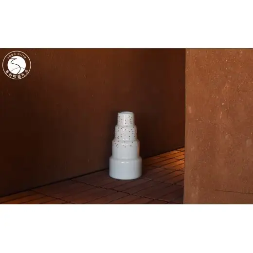 1616/ S&B Vase High Red Dots【1616/arita japan】有田焼 ショルテン＆バーイングス デザイン オランダ 花器 花瓶 ベース 白磁 白 赤 ドット シンプル シック モダン ギフト eb050