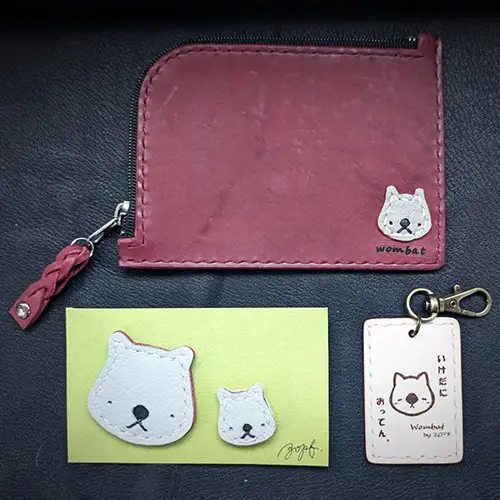 【85-01】牛革製 ウォンバットモチーフ 小物 3点セット（ワイン）