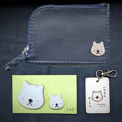 【85-03】牛革製 ウォンバットモチーフ 小物 3点セット（ネイビー）