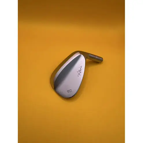 【福岡市】Abi Wedge ホワイトクロムメッキ60°　シャフト　フジクラTRAVIL（105S）女性クラフトマンの阿比留俊子　設計・デザイン