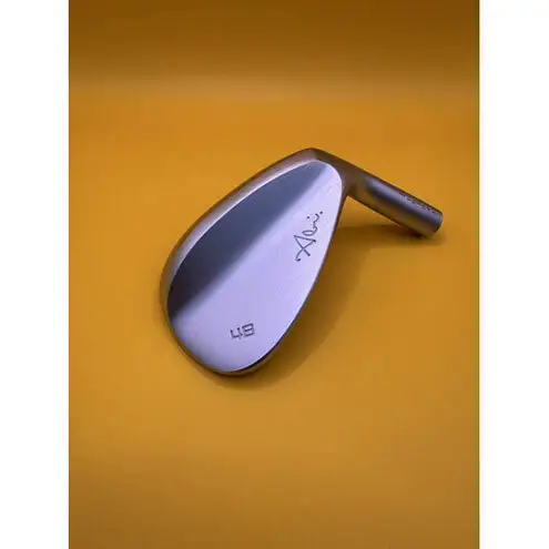【福岡市】Abi Wedge ホワイトクロムメッキ48°　フジクラTRAVIL（105S）女性クラフトマンの阿比留俊子　設計・デザイン