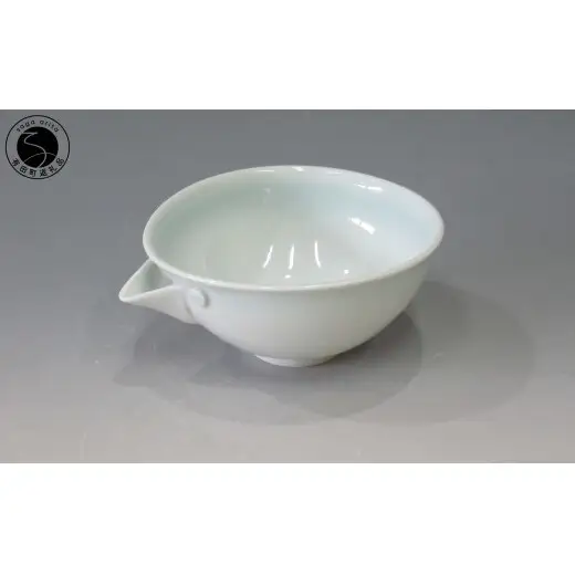 日展会友 照井一玄作 有田焼 白磁 片口 ペンギン【岳窯】食器 器 うつわ 片口 酒器 注器 小鉢 小丼 かわいい 作家 作家もの 照井一玄 A20-674