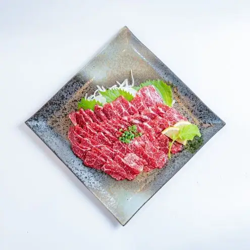 馬刺し 特選スライス 桜屋 馬刺し【300g】【定期便3回】【冷凍】
