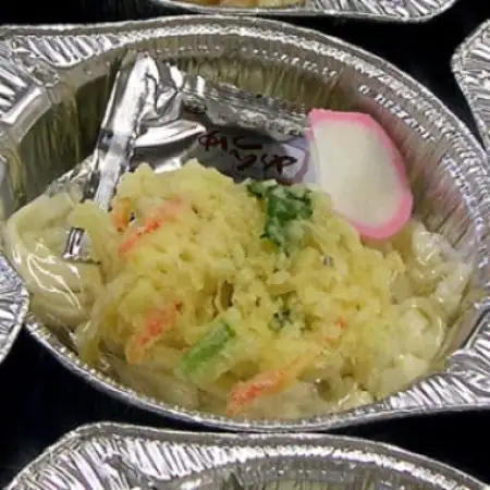 【小笠原製麺所】心も体も温まる!本格 なべ焼きうどん 1人前(特製つゆ・具材付)【配送不可地域：離島・沖縄県・九州】【1758293】