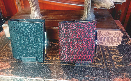 印傳（鹿革）のショート財布 ファッション小物  唐草牡丹