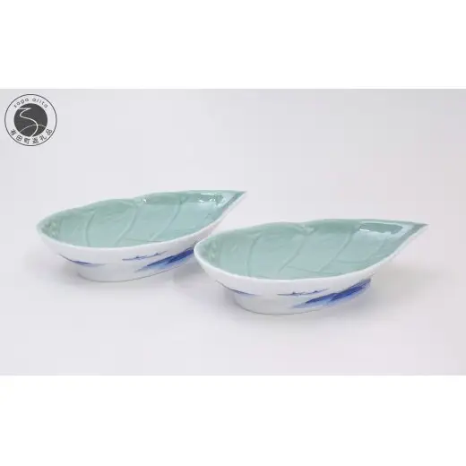 有田焼 笹青磁 ペア竹の子彫刻皿【深川製磁】食器 器 うつわ 高台皿 セット 和食器 伝統工芸 青磁 翡翠 たけのこ タケノコ aa066