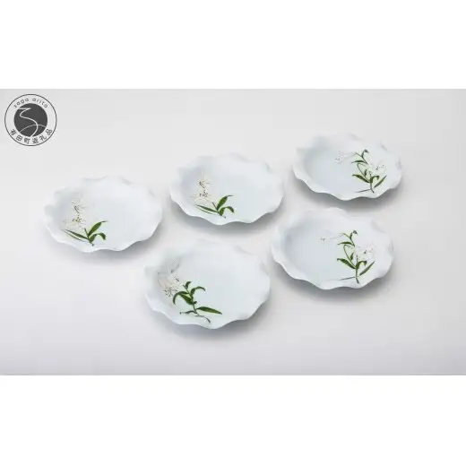 有田焼 白百合 フリルトレイ揃【深川製磁】食器 器 うつわ 百合 ユリ 和食器 取り皿 小皿 白 ホワイト モダン 上品 セット aa071