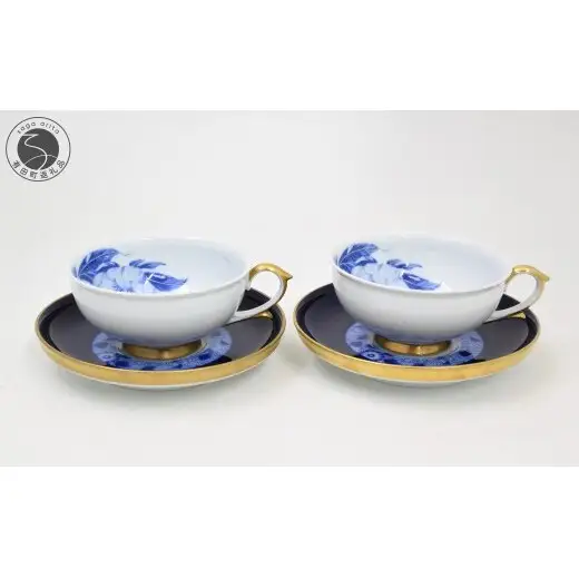 有田焼 オリエンタルブルー ペア紅茶碗皿【深川製磁】食器 器 うつわ 伝統工芸 染付 金 瑠璃 モダン クリスマスローズ 上品 おしゃれ ティータイム セット aa054