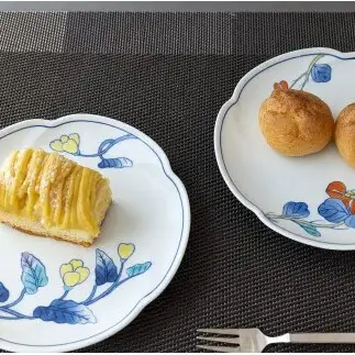 有田焼 華山窯 黄花＆紅花 銘々皿 各1枚 2枚セット【東洋セラミックス】 食器 器 皿 取皿 小皿 2枚 セット 赤 黄 au044