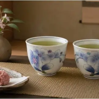 有田焼 華山窯 胡蝶蘭いっぷく碗 2個 セット ピンク ブルー【東洋セラミックス】 食器 器 うつわ 湯のみ ゆのみ お茶 茶器 花柄 幸せ ラン 胡蝶蘭 au045