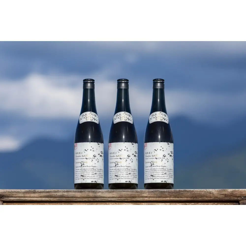 越後の名酒「八海山」純米大吟醸 ニセコ蝦夷富士【四合瓶720ml×3本】