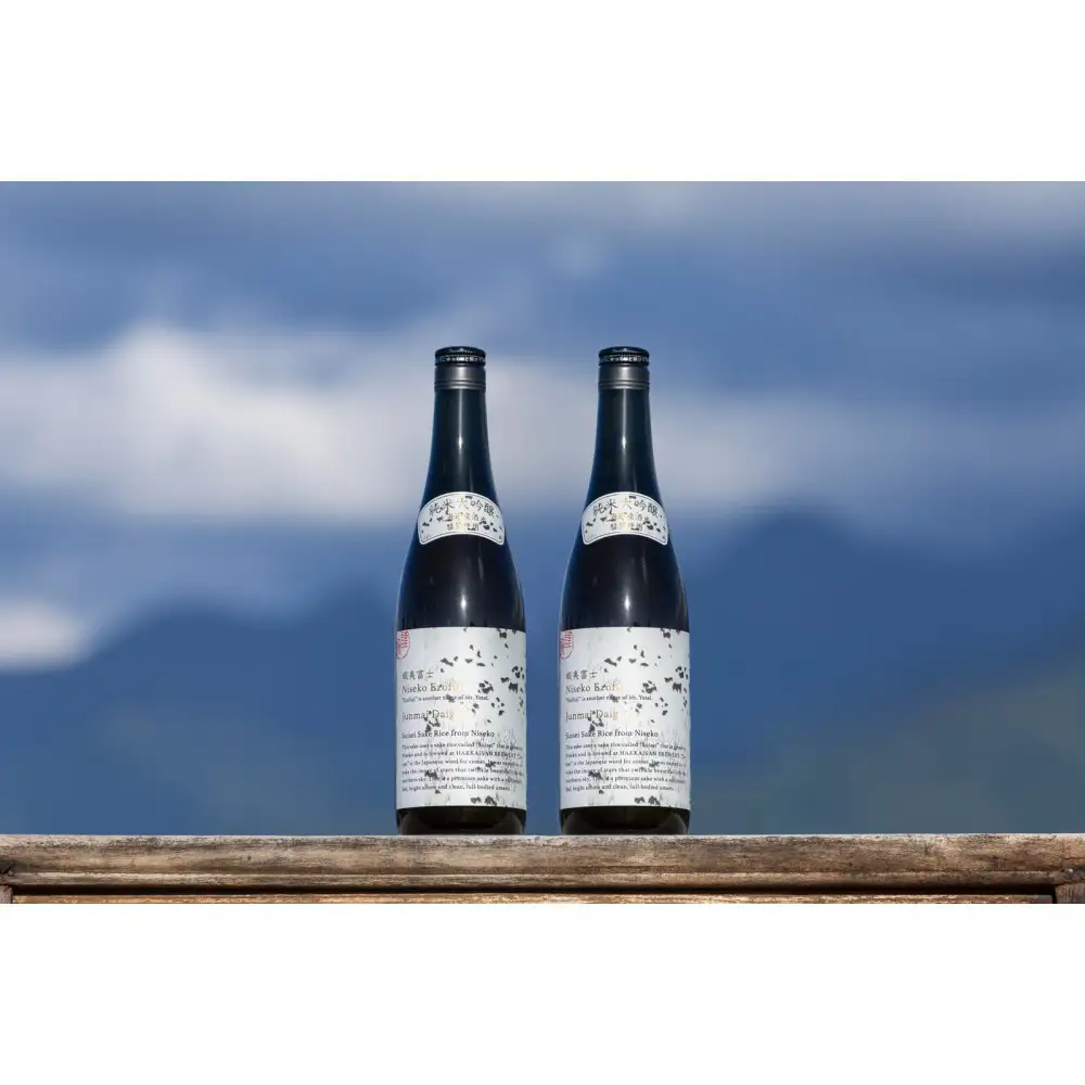 【化粧箱付き】 八海山 純米大吟醸 ニセコ蝦夷富士【四合瓶720ml×2本】