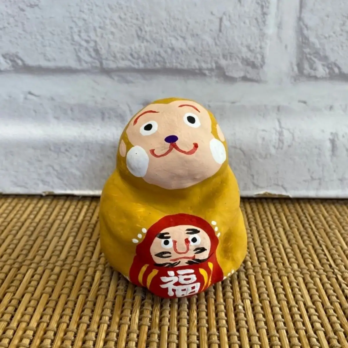 達磨抱き申(さる)手作り張子人形【埼玉県 春日部市 達磨抱き申 さる 干支 置物 手作り 張子人形 縁起物 伝統工芸 ギフト】（AW015-1）