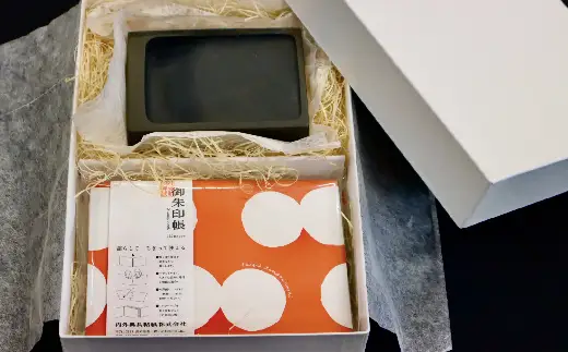 「土佐和紙御朱印帳」と「土佐硯」セット（直径9cm×13㎝）