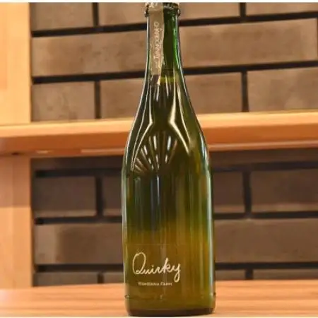 微炭酸シャルドネ　Quirky 750ml【配送不可地域：離島】【1780802】