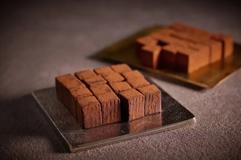 【シャトレーゼ】チョコレートセット〈キューブドール ビター / キャラメル & カカオバトン〉各1セット