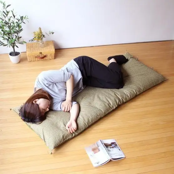 【 洛中高岡屋 】うたた寝にちょうどいい寛ぎのアイテム　カバータイプごろ寝敷きふとん（グリーン系）
