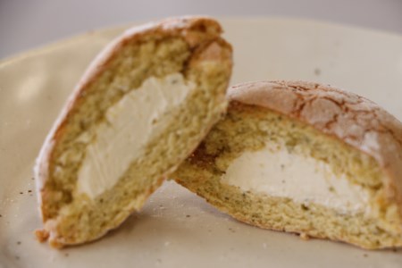 コンブッセ（昆布入りバタークリームのブッセ） ８個入