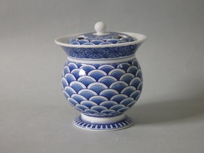 【伊万里焼】市川冬山窯「鍋島染付青海波文香炉」 037-H745