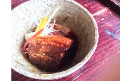 【島やさい食堂てぃーあんだ】沖縄県産豚のラフテー（豚の角煮）