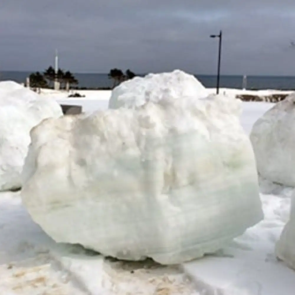 2000-3 オホーツク海の流氷（約１トン）