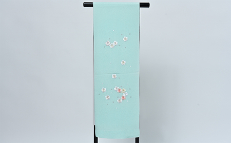 帯揚げ　水色に花柄の刺繍　帯上げ　着物に 織物 ファッション 和装 式 篠原縫製