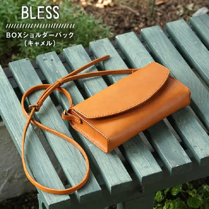 【経年変化を楽しむ本革製品】BOX ショルダー バック 本革 《糸島》【BLESS】 [AAA022]