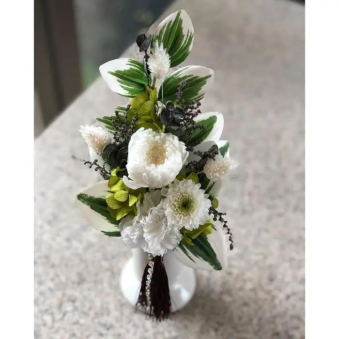 静謐な心を届けるお供え花 プリザーブドフラワー・静花（クリアケース入り）　ホワイト×グリーン