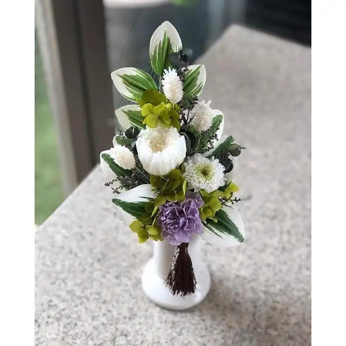 静謐な心を届けるお供え花 プリザーブドフラワー・静花（クリアケース入り）　ホワイト×グリーン×パープル