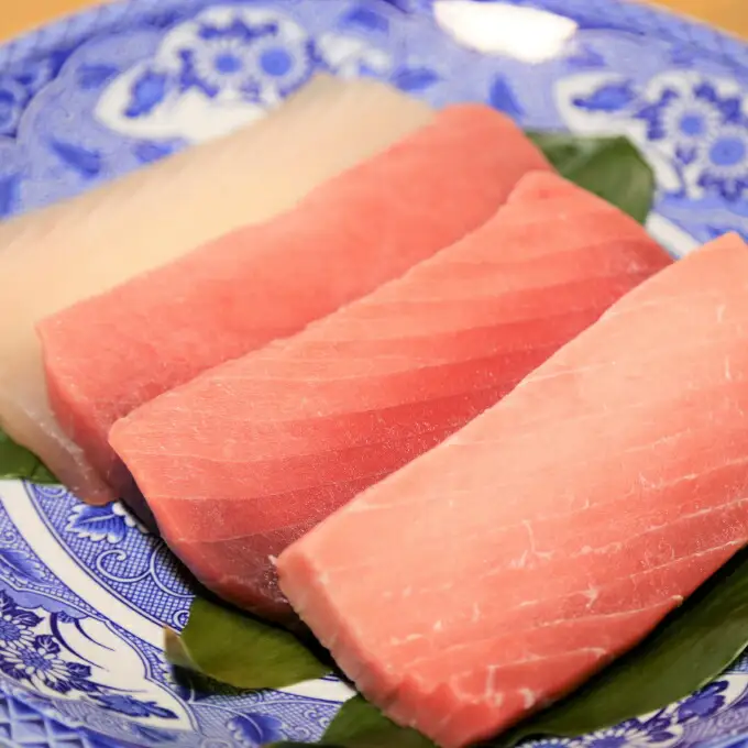 天然マグロ中トロ４種食べくらべセット（本マグロ、ミナミマグロ、メバチマグロ、ビンナガマグロ　各１柵）