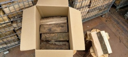 薪　30kg 30cm　クヌギ・ナラ・カシ　高級広葉樹3種のミックス  (大割～小割) 木材 薪ストーブ ストーブ 薪割り 割り薪 まき 乾燥 済 アウトドア キャンプ ファイヤー 焚き火 焚火 森林 林業 木 サウナ 送料無料 燃料 [DA02]