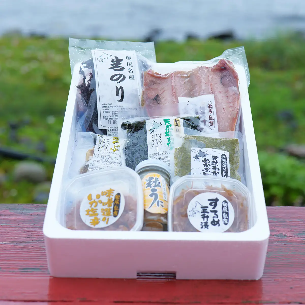 「北の岬 さくらばな」奥尻特産品セット〈華コース〉 八点セット 冷凍 | 岩のり (10g) ほっけ 開き (1尾) 煮つぶ (150g) 塩わかめ (100g) めかぶとろろ(150g) 塩辛 (80g) 粒うに (50g) 三升漬け (150g) | 北海道 グルメ 詰合せ 北海道 奥尻町 送料無料