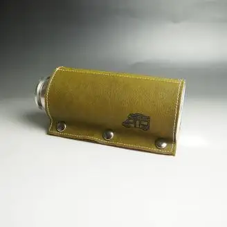 【0968-1】心躍るリアルレザーの質感！　牛革CB缶カバー OLIVE（野口オートキャンプ場）