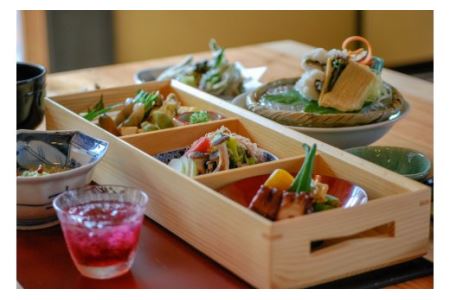 大和五條 野菜のレストラン 五條源兵衛ディナー 2名様分｜お食事 ディナー お祝い 記念日 奈良県 五條市 江戸時代 風情 新町通り 築250年 町家 改装 和食レストラン 五條 源兵衛 滋味深い 野菜 旬の食材 旬 厳選 こだわり 新しい出会い お料理 おもてなし 町家 特別 チケット 食事 レストラン 和食 和風 やさい