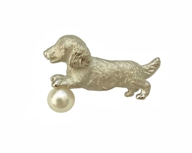 1187 アコヤ真珠SILVERタックブローチ ミニチュアダックス　アコヤ真珠 シルバーブローチ ミニチュアダックス 犬好き 犬 動物 高品質 国産 かわいい フォーマル カジュアル おしゃれ レディース パール 伊勢志摩