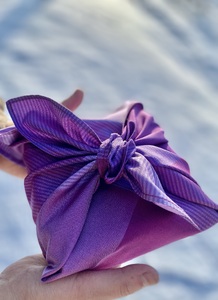 岡谷シルク SUWASHIKI FUROSHIKI（45cm）