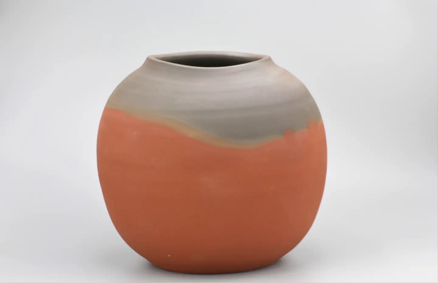 伊藤赤水 無名異窯変壺（直径 約25cm ・高さ 約25cm）