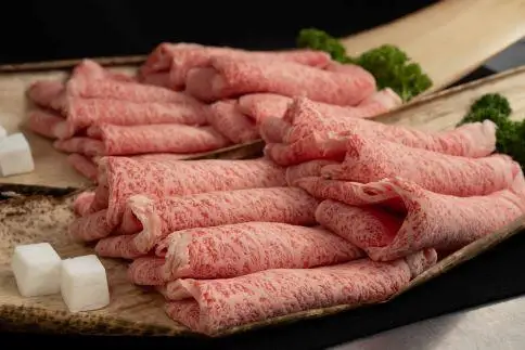 〈内山肉店〉雪温貯蔵にいがた和牛　リブロース芯すき焼用６００ｇｘ２【高島屋 選定品】｜和牛