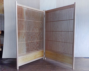 世界で一つだけの屏風「杢出屏風」《約H113cm×W73cm（開放時：約146cm）》天然杢目板を杢目通り割り順序よく元の杢目に組みつけた製品 加茂市 関本建具店