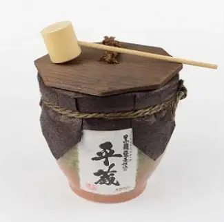 黒麹平蔵 甕壺入り 1800ml 25度 お酒 アルコール 飲料 飲み物 国産 芋焼酎 晩酌 宅呑み 家飲み 家呑み 上品 マイルド ご褒美 お祝い 記念日 地酒 おすすめ ギフト 贈り物 贈答 プレゼント おもてなし お取り寄せ グルメ おすそ分け 宮崎県 日南市 送料無料_EB16-25