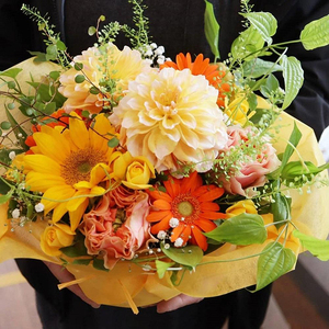季節のフラワーアレンジメント 12回 定期便 12ヶ月 花 生花 フラワー ギフト プレゼント 贈り物 お祝い 記念日 誕生日 母の日 敬老の日 インテリア 雑貨 飾り おしゃれ 華やか かわいい 季節の花 アレンジメント ブーケ 花束 癒し 岩手県 盛岡市 東北 岩手 盛岡 有限会社田村フローリスト