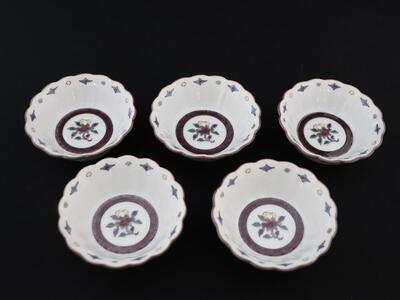 九谷焼　 2.5号小鉢揃　小花文　a01　銀泉窯 食器 キッチン雑貨 キッチンアイテム 雑貨 小物 お皿 小皿 食卓 テーブルコーディネート 