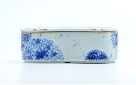 有田焼 唐草変り まゆ型陶箱【まるぶん】食器 器 うつわ 磁器 和食器 陶箱 お弁当箱 お正月 お祝い膳 ハレの日 お祝い 染付 青 食洗機対応 A40-383