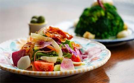 森の国「水際のロッジ」のシェフが腕をふるうランチコース（ペアランチ券） ◇｜愛媛県 松野町 森の国 観光 旅行 レジャー 宿泊 ロッジ 食付き チケット クーポン 滑川渓谷　国内旅行 宿泊施設 ペア ランチ コース シェフ 自慢