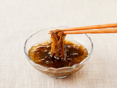 生もずく 150g 6個セット A078-007 鹿児島 奄美市 奄美大島 歯応え モズク 5月の水揚げ時期しか手に入らない 冷凍 赤木名キムチ工房