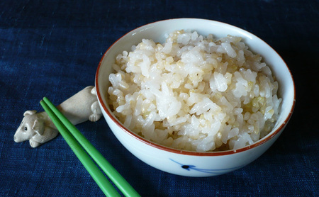 令和7年産 新潟県上越市産 コシヒカリ 分づき米（5分づき） 4kg（2kg×2袋） 真空パック 愛情栽培 Riki-saku アフコ・秋山農場のPB米