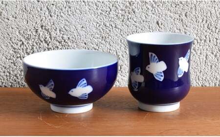 有田焼 ふくら雀 飯碗・湯呑セット【深川製磁】食器 器 うつわ 皿 ごはん茶碗 茶わん ちゃわん 湯呑み カップ 青 染付 鳥 縁起物 ギフト 食洗機対応 A80-59